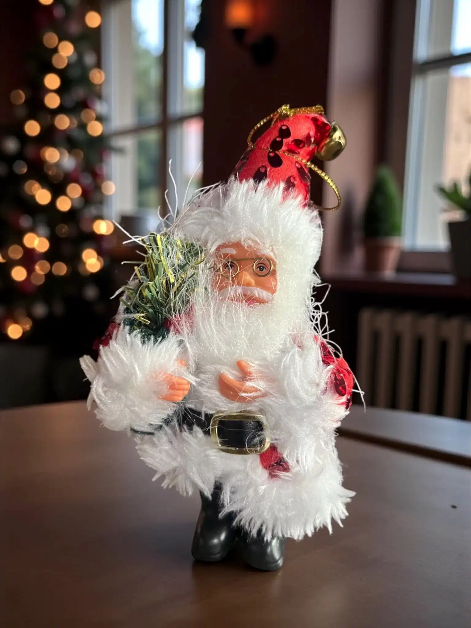 Happyland Yılbaşı 15 CM Kırmızı Renk Mini Noel Baba Oyuncak Dekor Süs Masa Üzeri Mini Noel Baba Süs HAPPY2021H