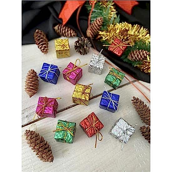 Happyland Yılbaşı Ağacı Süsü 12’li Hediye Paketi Süsü Karışık Renk Çam Ağacı Süsü