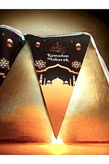 Happyland Ramazan Ayı Dekorları Ramadan Mubarak Yazılı Üçgen Flama Süs