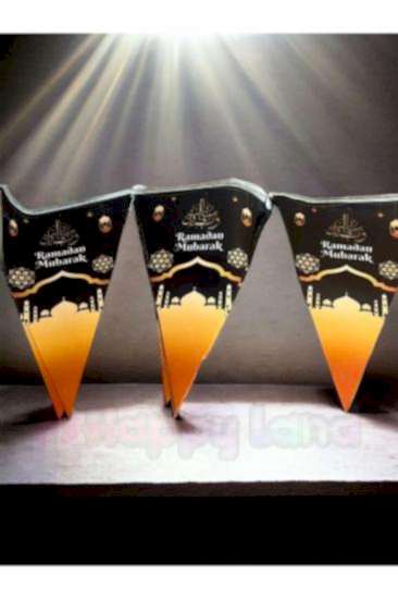 Happyland Ramazan Ayı Dekorları Ramadan Mubarak Yazılı Üçgen Flama Süs