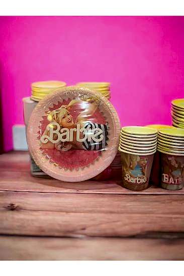 Happyland Barbie 8 Adet Karton Tabak Bardak Seti Barbie Desenli Tabak Bardak Seti