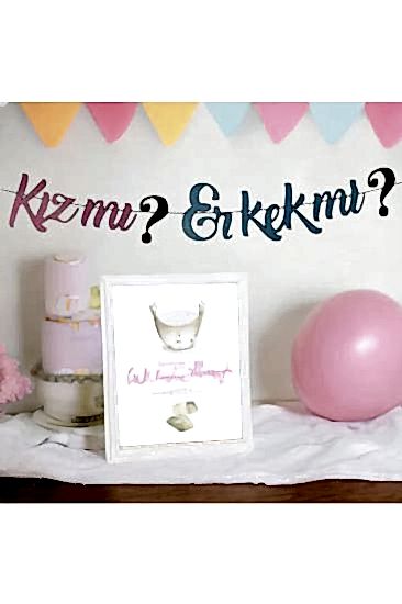 Happyland İpli İtalik Kız mı Erkek mi Yazılı Cinsiyet Partisi Cinsiyet Öğrenme Kaligrafi Banner