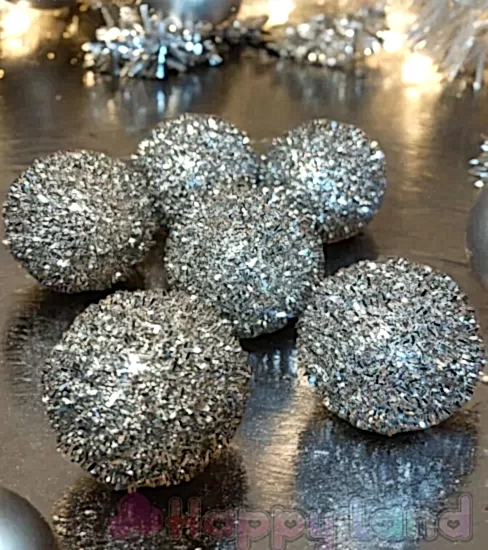 Happyland Yılbaşı Ağacı Çam Ağacı Süsü Gümüş Pullu Parıltılı Model 6 Adet Yılbaşı Topu 6 Cm Cici Top